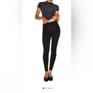 SKIMS Black High-Waist Sculpting Leggings NWOT - full length